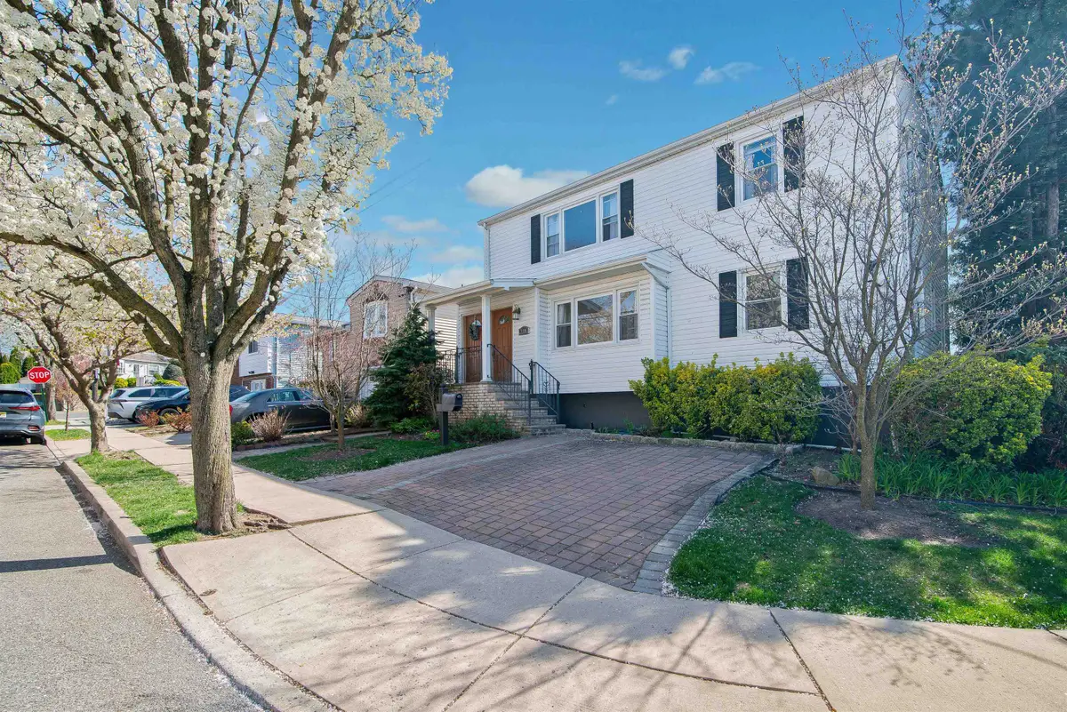 980 SCHOPMAN DR, Secaucus, NJ 07094 - #1