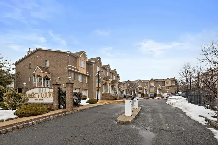 12 LIBERTY CT, Secaucus, NJ 07094 - #3