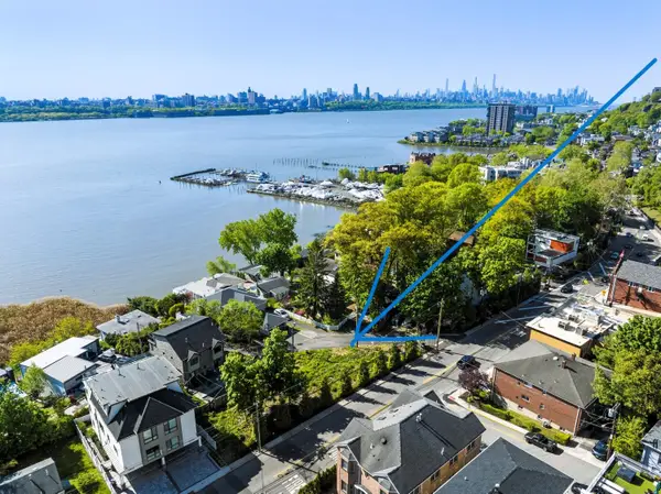 5 VISTA LANE, Edgewater, NJ 07020