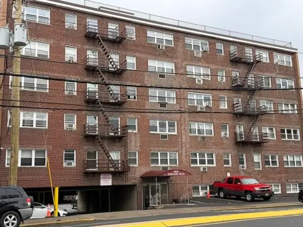 8829 KENNEDY BLVD #b2, North Bergen, NJ 07047