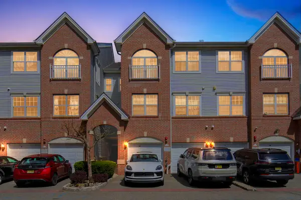 92 LYON CT, JC, West Bergen, NJ 07305