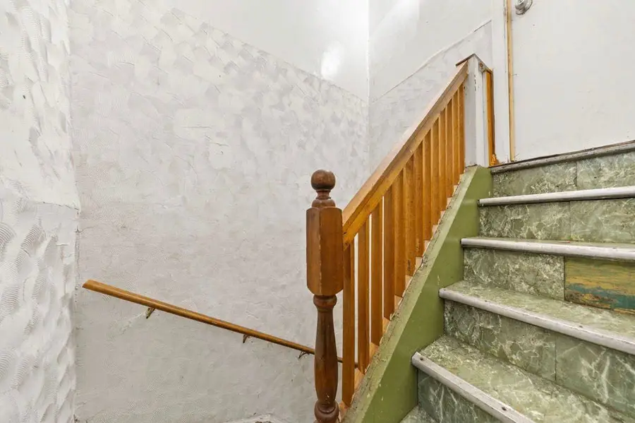 166 BERGEN AVE, Jersey City, NJ 07305 - #3