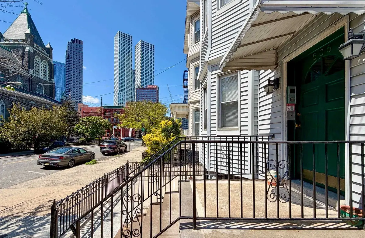 506 PAVONIA AVE, Jersey City, NJ 07306 - #1