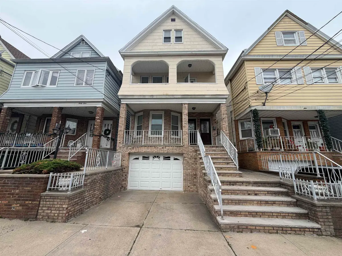31 WEST 48TH ST, Bayonne, NJ 07002 - #1