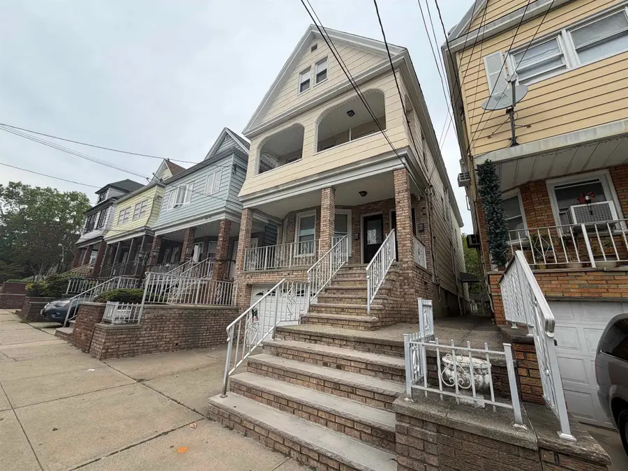 31 WEST 48TH ST, Bayonne, NJ 07002 - #3