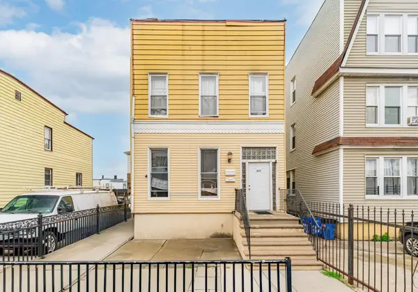 307 OLD BERGEN RD, JC, Greenville, NJ 07305-2715