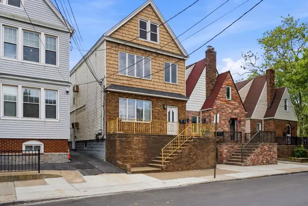 121 WEST 57TH ST, Bayonne, NJ 07002-2212