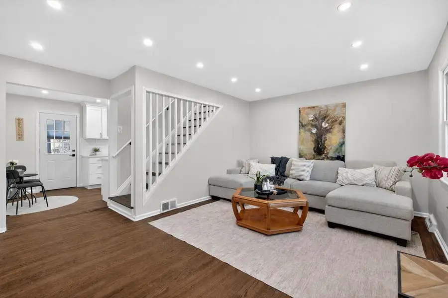 5 LOIS AVE, East Brunswick, NJ 08816 - #2