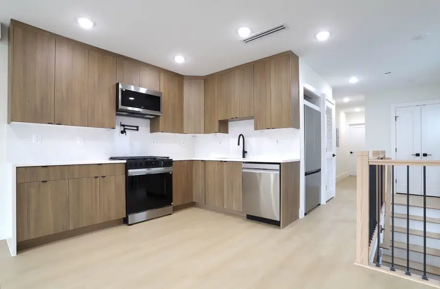 182 COLUMBIA AVE, Jersey City, NJ 07307 - #3