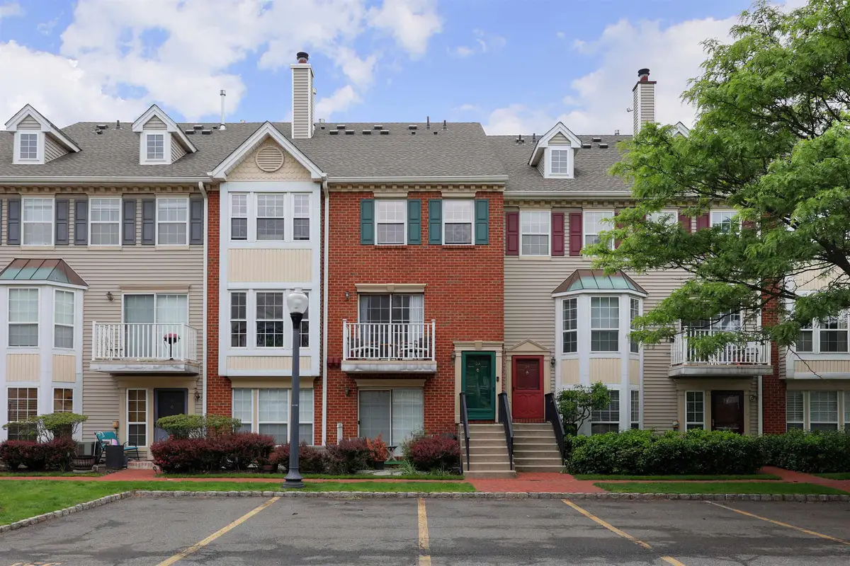 33 DOGWOOD ST, Jersey City, NJ 07305 - #1