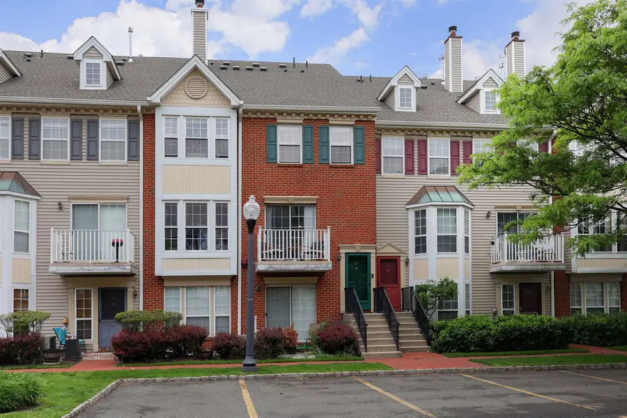 33 DOGWOOD ST, Jersey City, NJ 07305 - #3