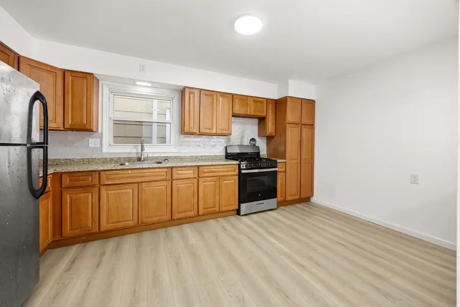 26 PIERCE AVE, Jersey City, NJ 07307 - #3