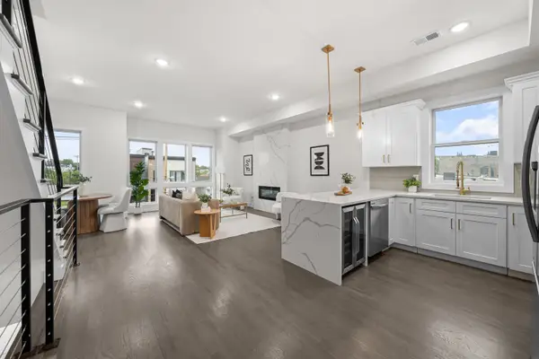 98 VAN HORNE ST #2, JC, Bergen-Lafayett, NJ 07304