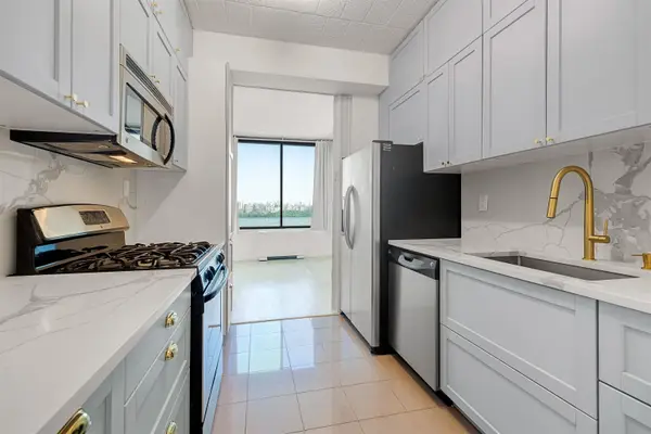 9060 PALISADE AVE #404, North Bergen, NJ 07047