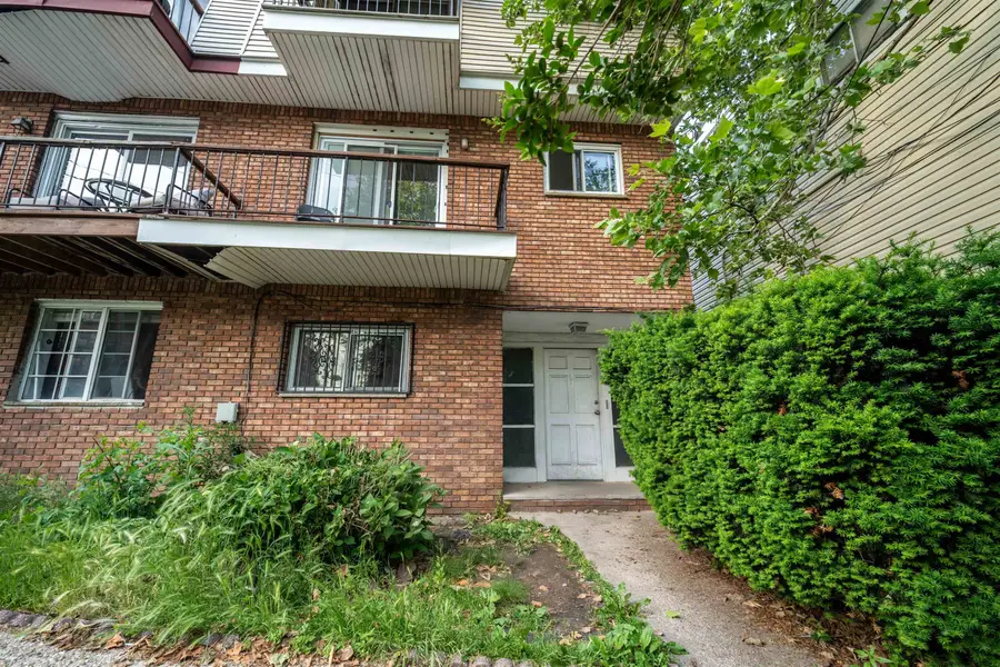 6 BAYSIDE PARK DR, Jersey City, NJ 07305 - #2