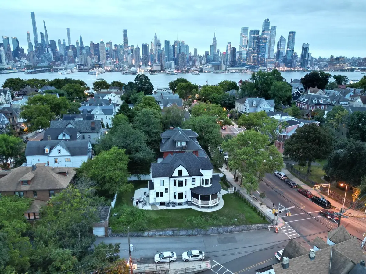 711-715 BOULEVARD, Weehawken, NJ 07086 - #1