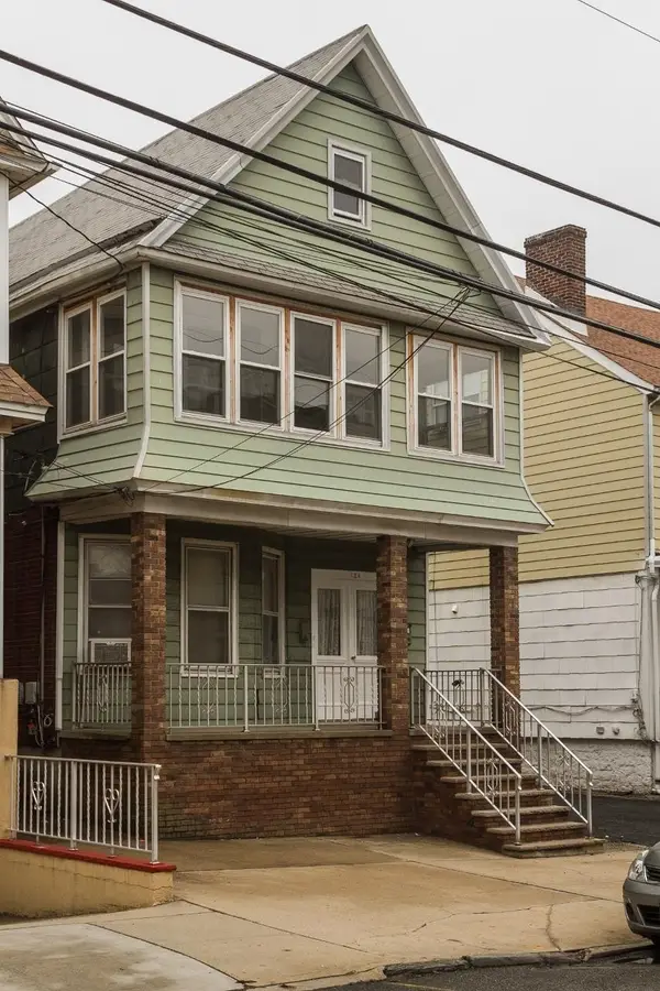 124 WEST 54TH ST, Bayonne, NJ 07002