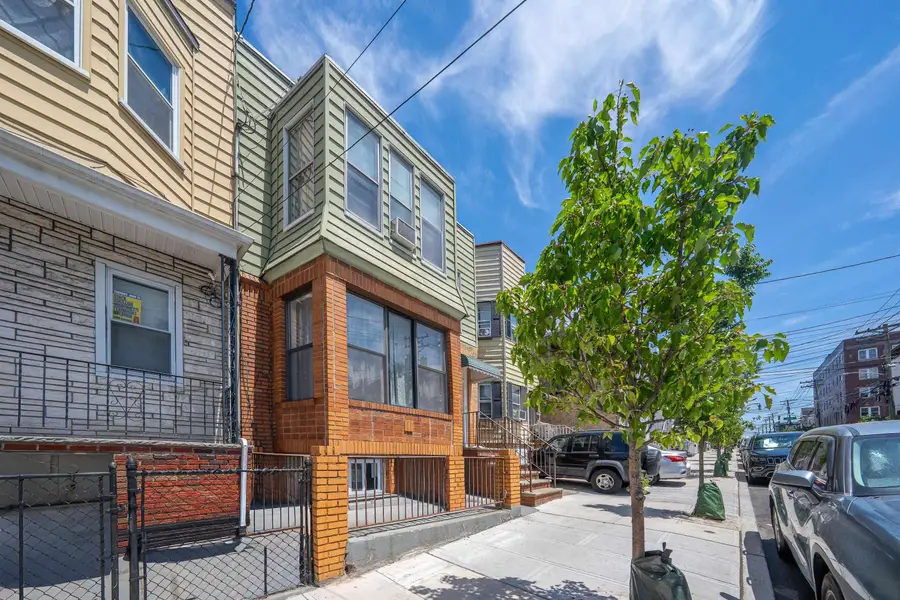 814 13TH ST, Union City, NJ 07087 - #2