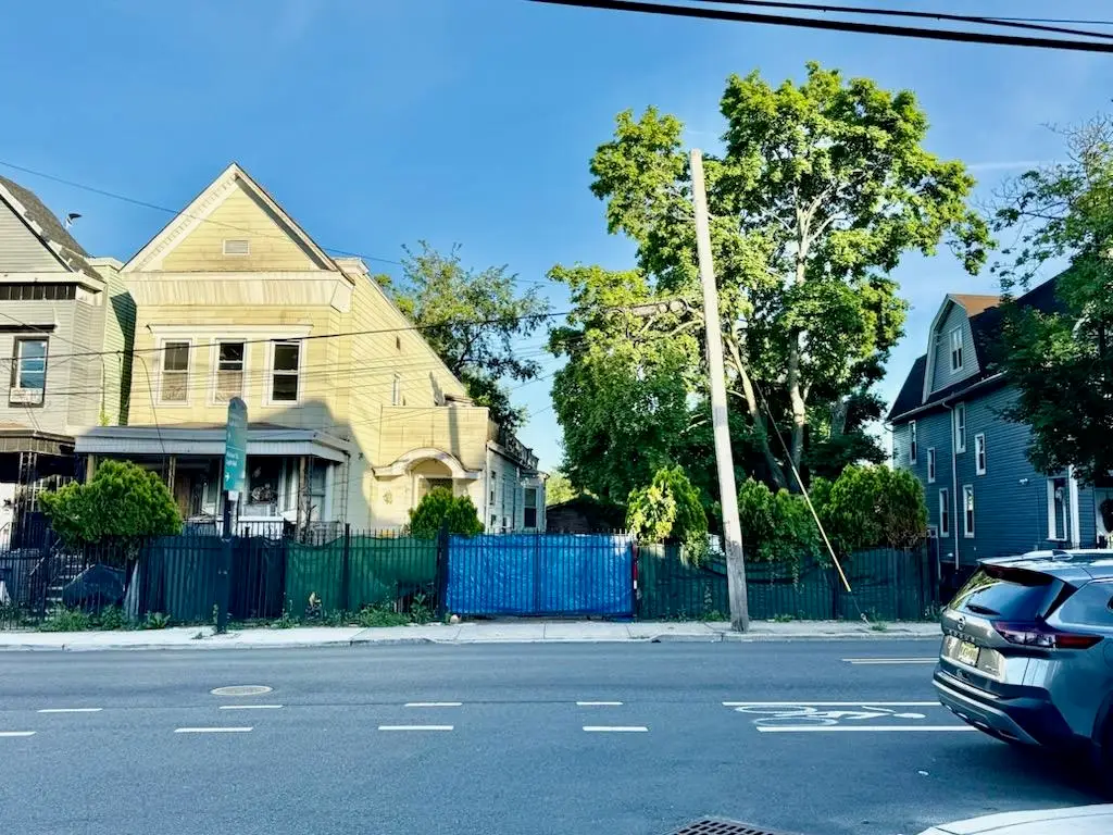 546 GARFIELD AVE, Jersey City, NJ 07304 - #1