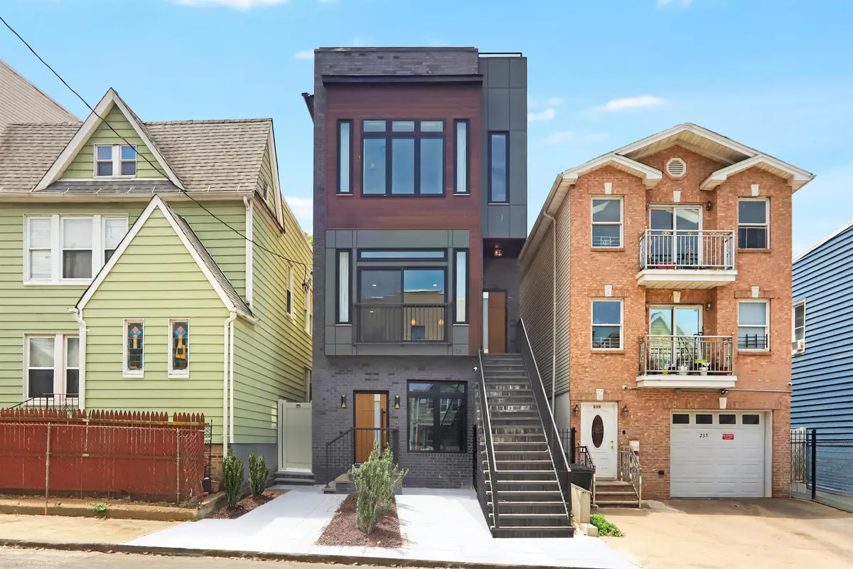 231 CLINTON AVE #2, Jersey City, NJ 07304 - #1