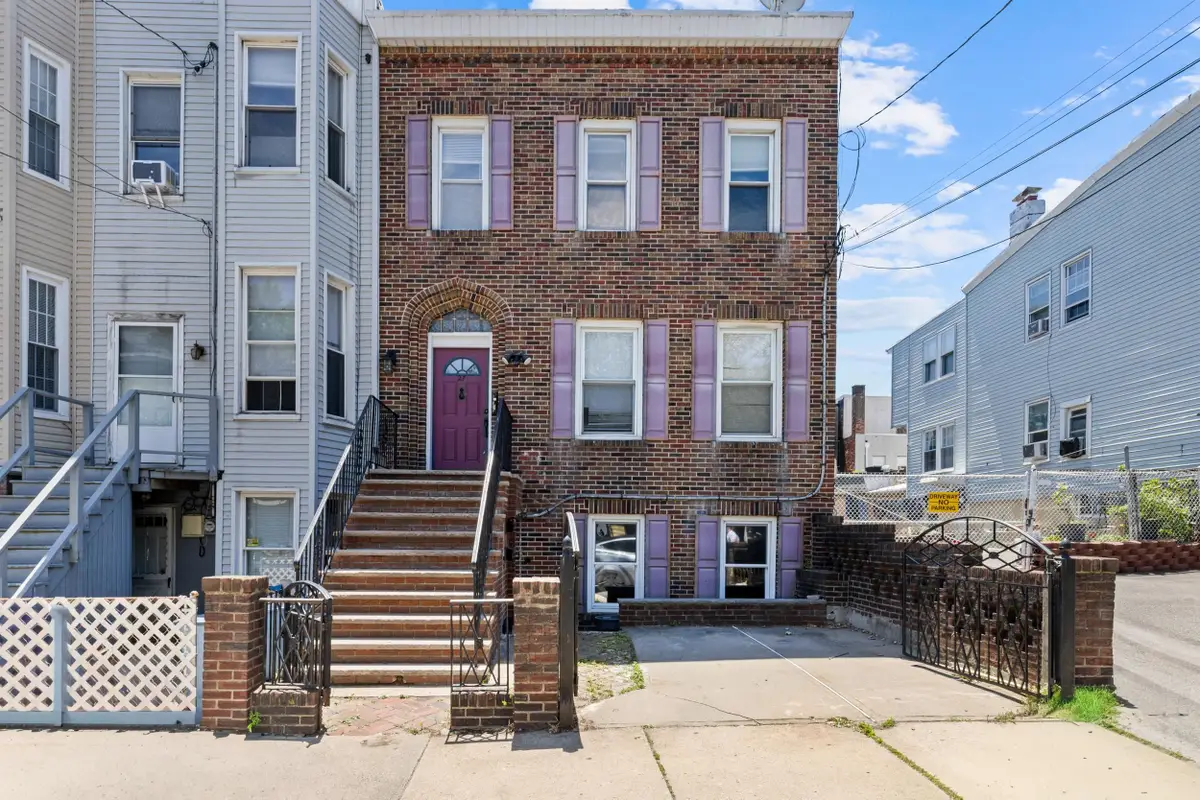 27 LINCOLN ST, Jersey City, NJ 07307 - #1