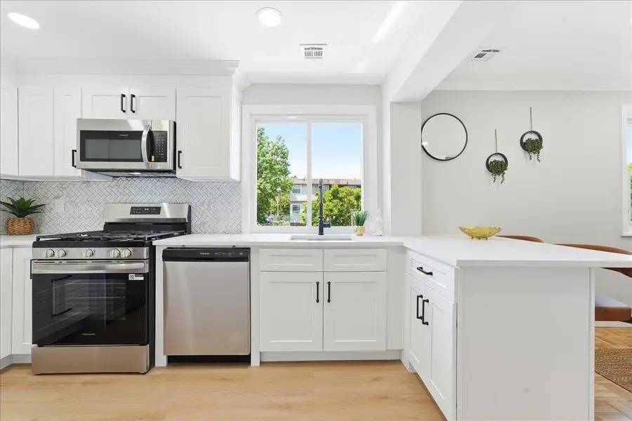 2 LAUREL CT, Jersey City, NJ 07302 - #3