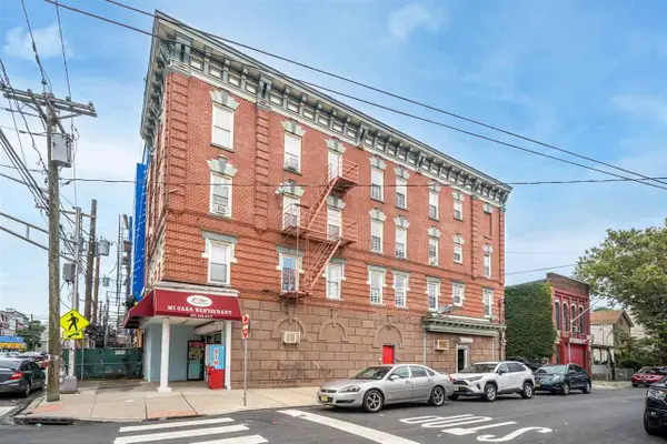 372 COMMUNIPAW AVE #4L, JC, Bergen-Lafayett, NJ 07304