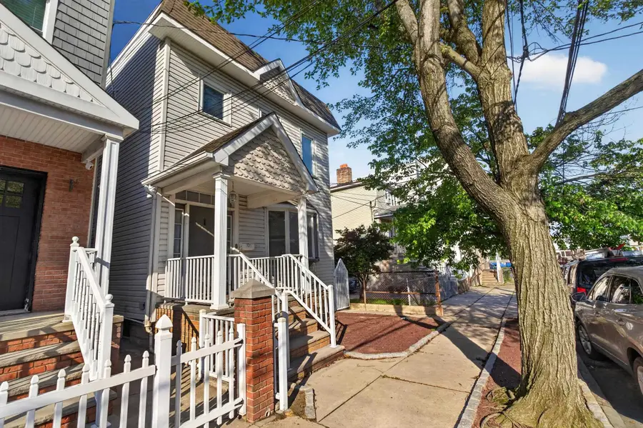 79 EAST 27TH ST, Bayonne, NJ 07002 - #2