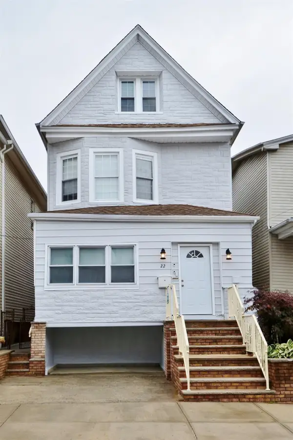 22 EAST 44TH ST, Bayonne, NJ 07002