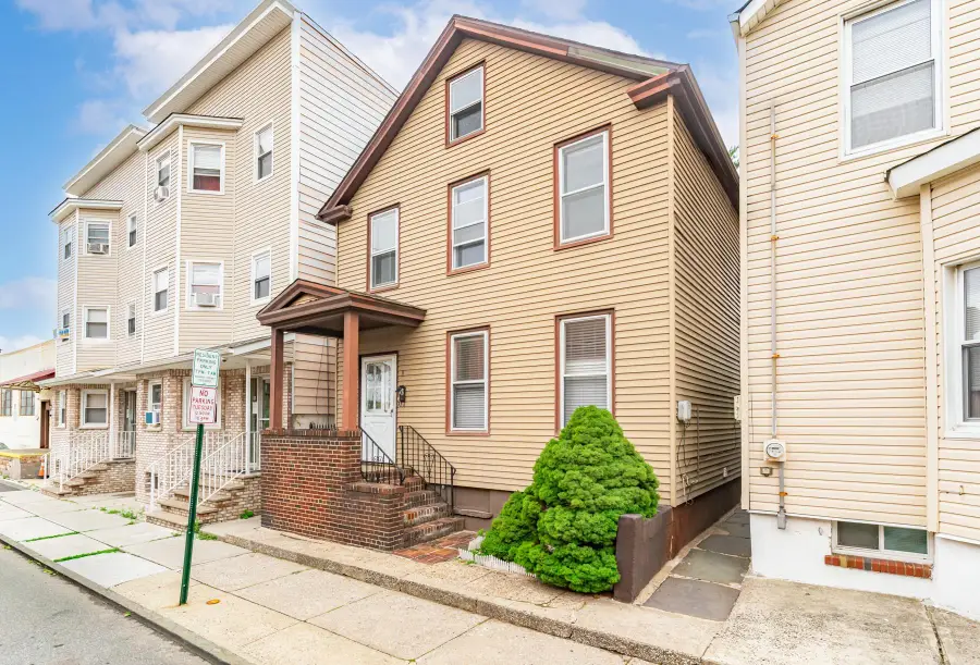8 LINCOLN AVE, Kearny, NJ 07032-1114 - #2