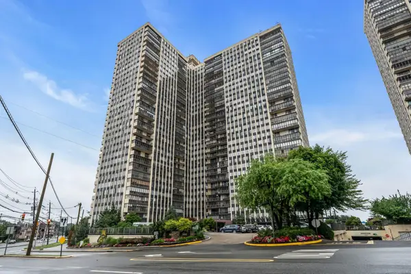 300 WINSTON DR #2523, Cliffside Park, NJ 07010