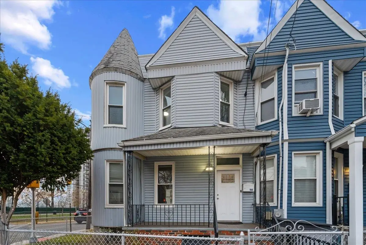 668 PALISADE AVE, Jersey City, NJ 07307 - #1