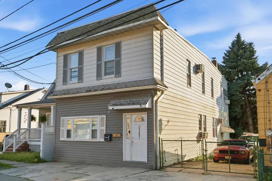 397 RIVER DR, Garfield, NJ 07026 - #2