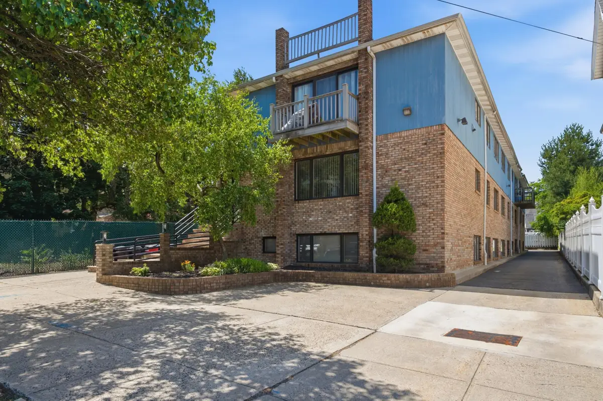 126 WEST 33RD ST, Bayonne, NJ 07002 - #1