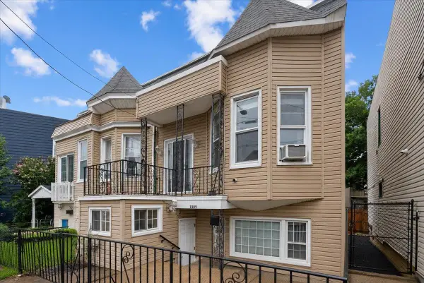 1009 PATERSON PLANK RD, North Bergen, NJ 07047