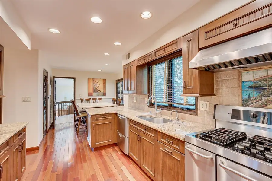 8 PARKSIDE DR, North Brunswick, NJ 08902 - #2