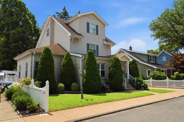 2 HOWARD PL, Bayonne, NJ 07002