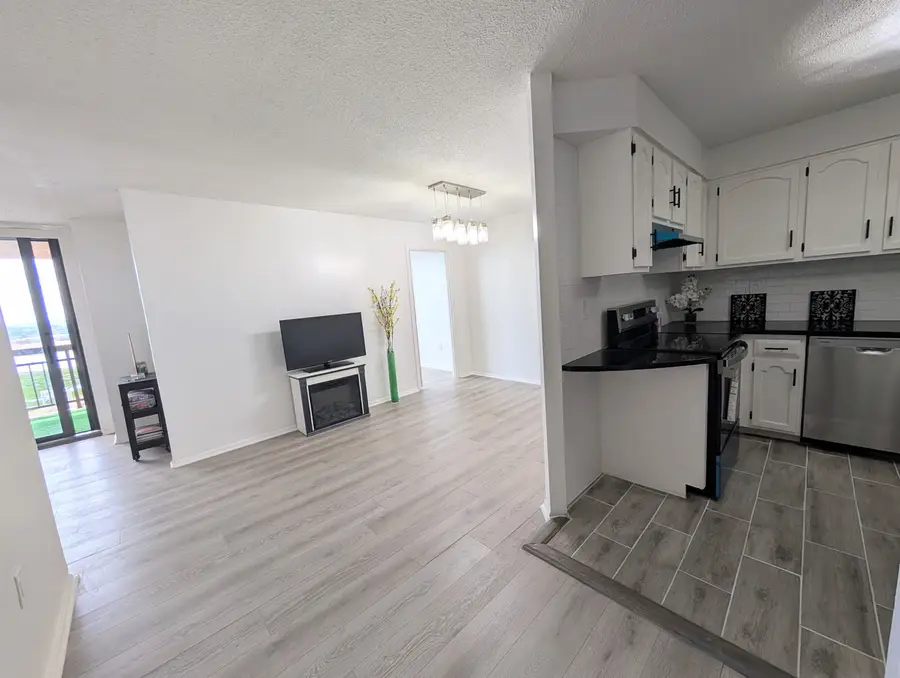918 HARMON COVE TOWER #918, Secaucus, NJ 07094 - #2