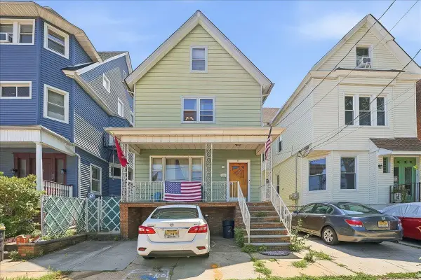 24 EAST 33RD ST, Bayonne, NJ 07002