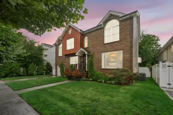 18 GAIL PL, Secaucus, NJ 07094