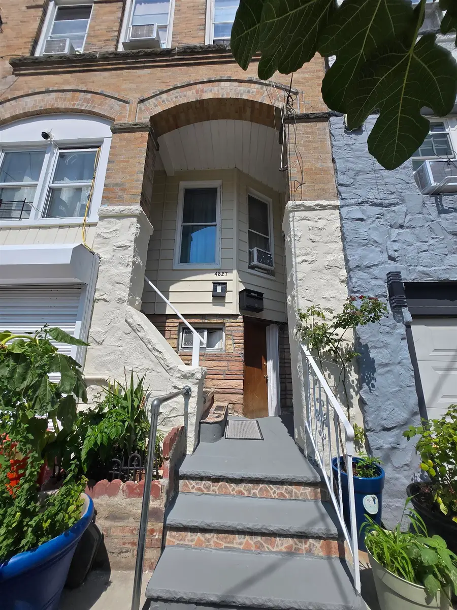 4527 BROWN ST, Union City, NJ 07087 - #2