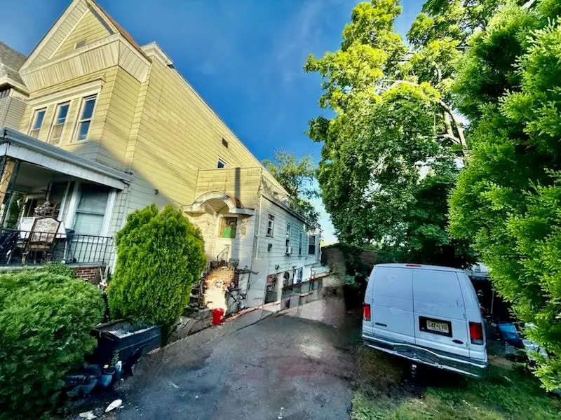 546 GARFIELD AVE, Jersey City, NJ 07304 - #1