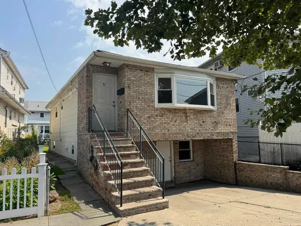 71 SUBURBIA CT, JC, West Bergen, NJ 07305