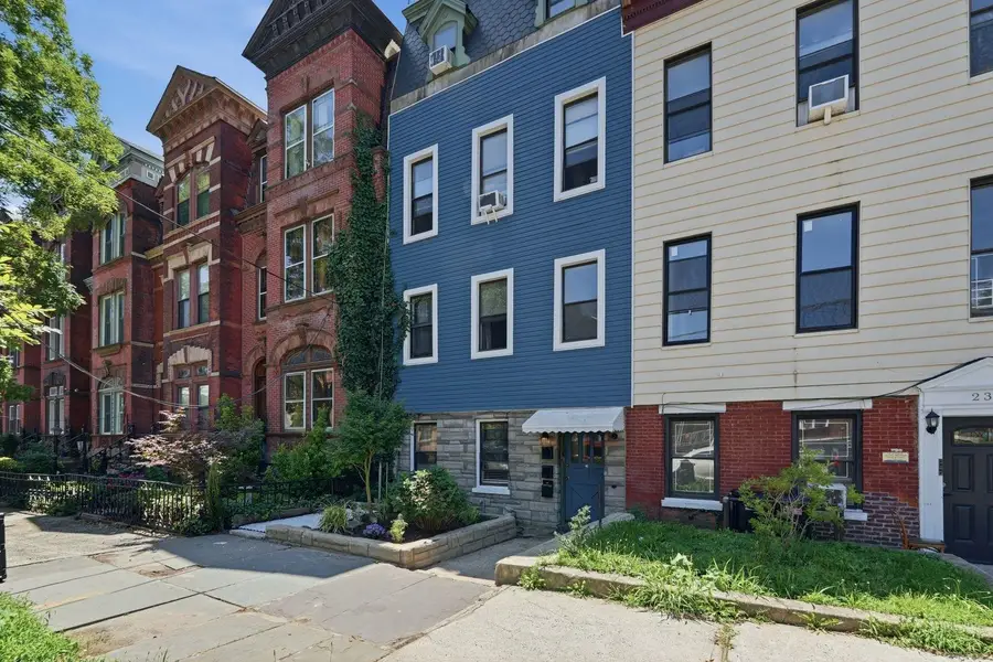 21 BENTLEY AVE, Jersey City, NJ 07304 - #3