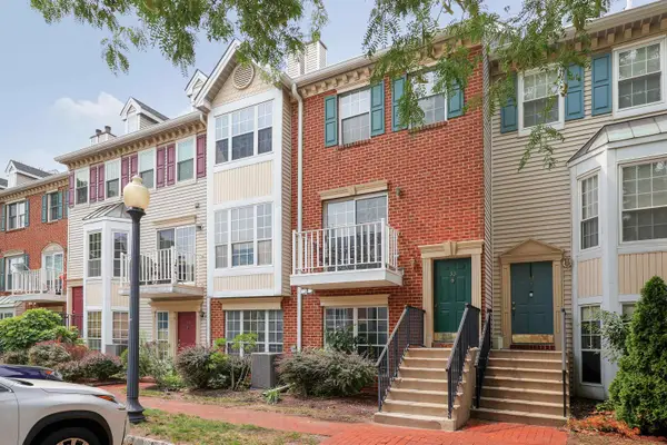 33 HOLLY ST, JC, Bergen-Lafayett, NJ 07305