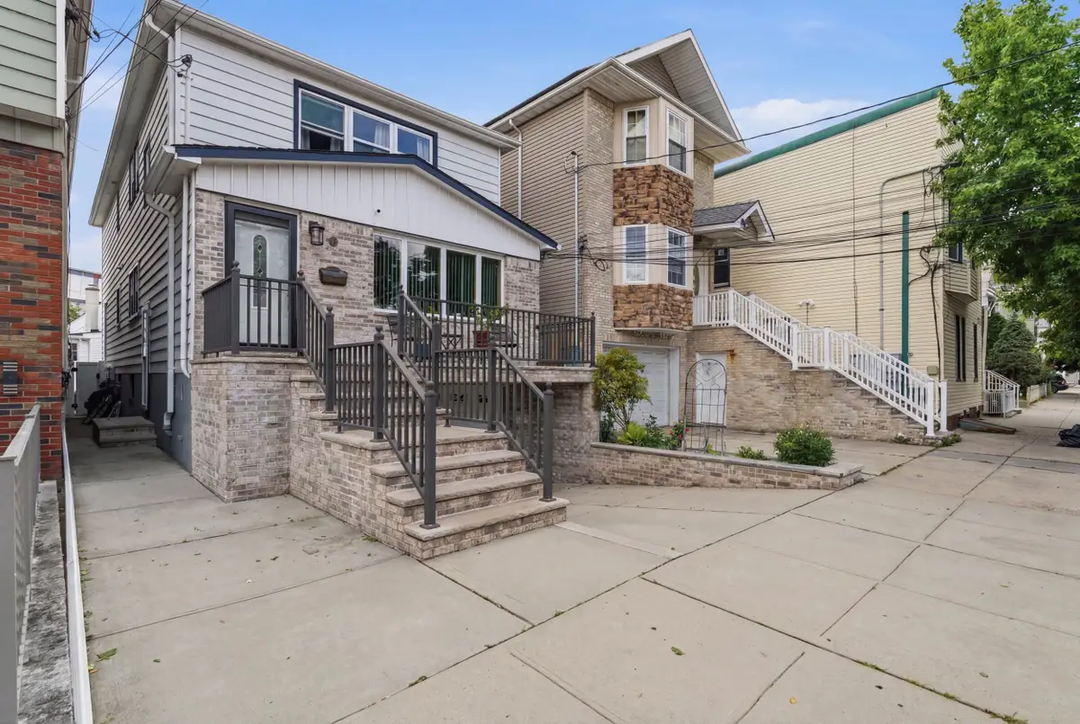 106 EVERGREEN ST, Bayonne, NJ 07002 - #1
