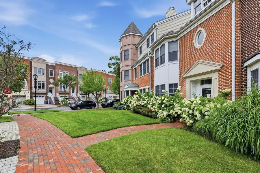 6 INTREPID CT, Jersey City, NJ 07305 - #2