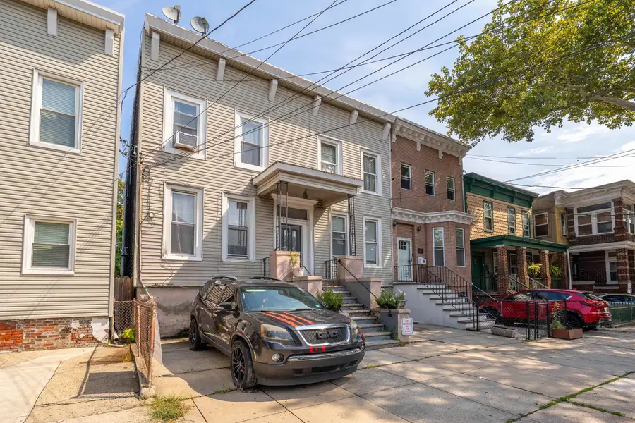 26 IRVING ST, Jersey City, NJ 07307 - #3