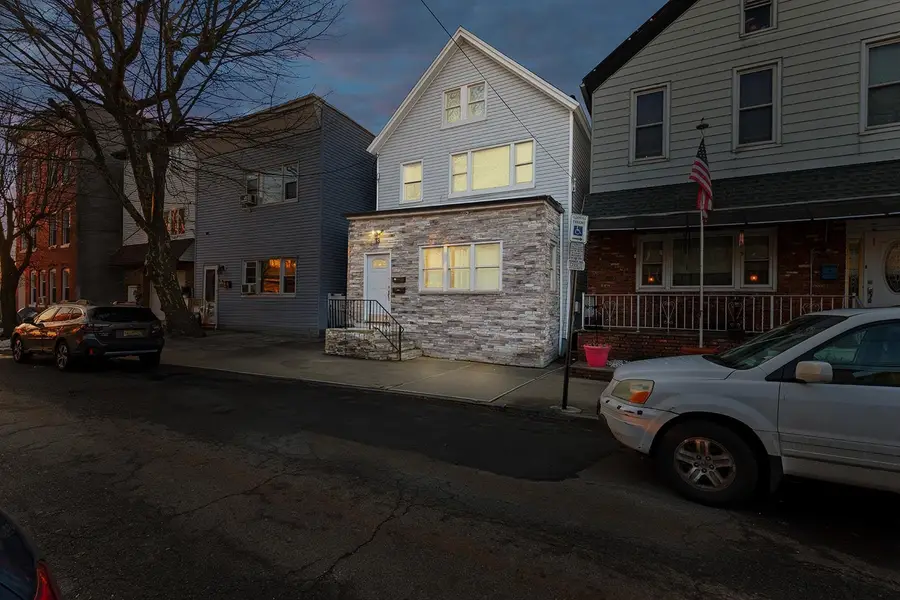 13 MEADOW ST, Bayonne, NJ 07002 - #2