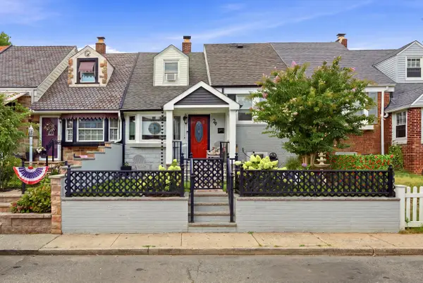 29 PARKSIDE LANE, Bayonne, NJ 07002